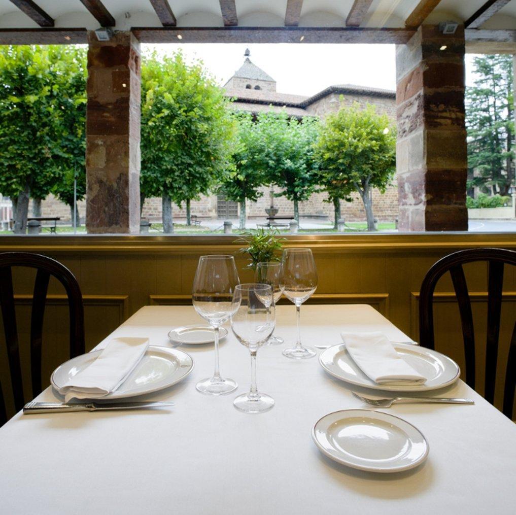 אסקראי Hotel Echaurren Relais & Chateaux מסעדה תמונה
